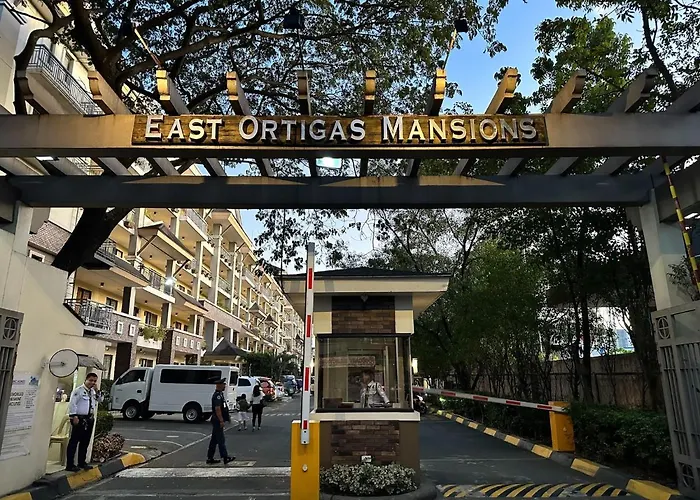 East Ortigas Mansions By Ma * Manila